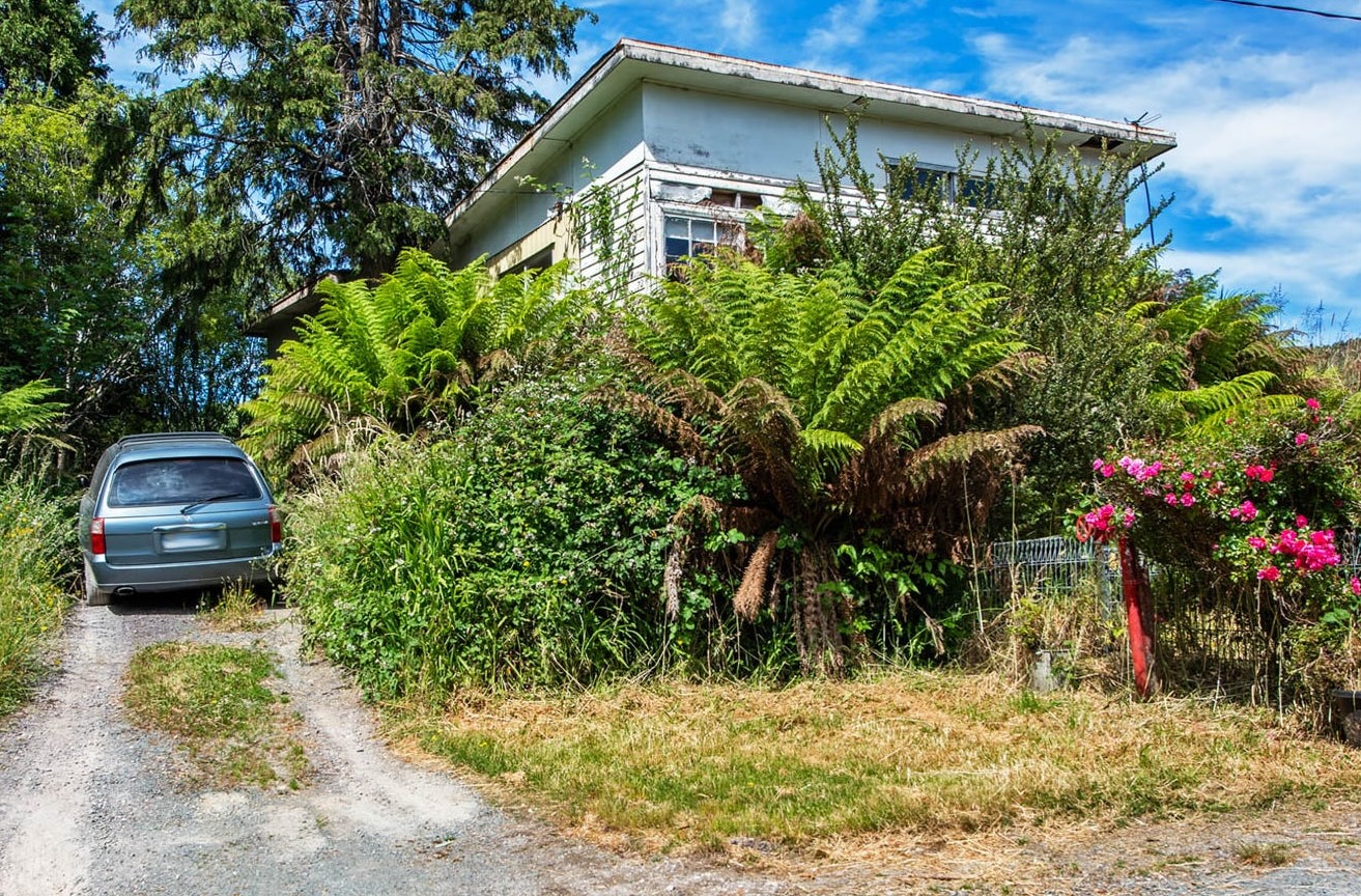Dilapidated homes sell for record low prices across Australia